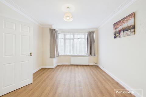 4 bedroom semi-detached house to rent, Broadfields Avenue, Edgware HA8