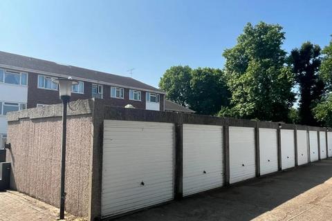 2 bedroom apartment for sale, Manor Court Road, London W7