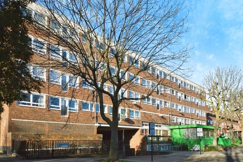 Carnoustie Drive, London, N1