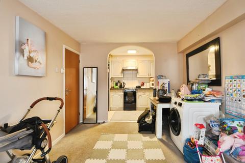 1 bedroom flat for sale, Stanley Road, Enfield, EN1