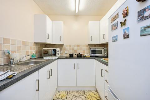undefined, Warwick Avenue, Bedford