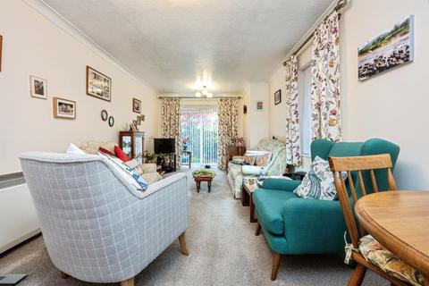 undefined, Warwick Avenue, Bedford
