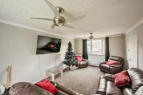 3 bedroom semi-detached house for sale, Chestnut Way, Scunthorpe