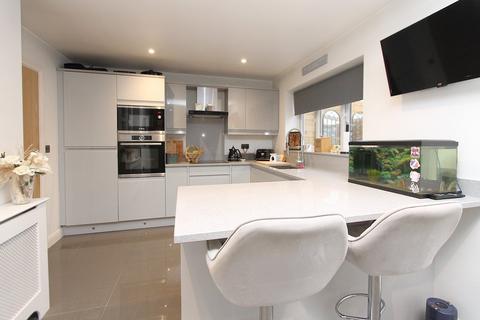 4 bedroom detached house for sale, Shrubbery Gardens, Kidderminster, DY10