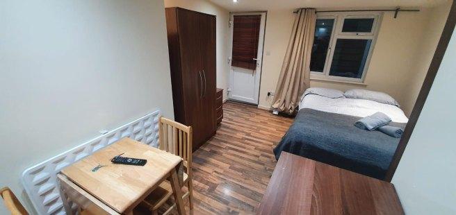 Chatsworth-road-nw2-4bl-981550