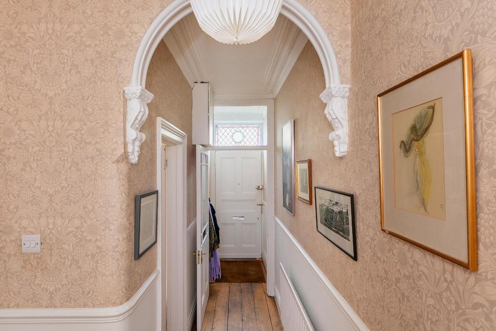 1 H1 RKE - Hallway B.jpg