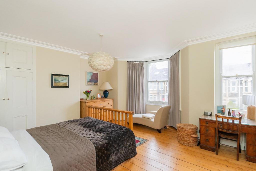 1 H1 RKE - Bedroom H.jpg