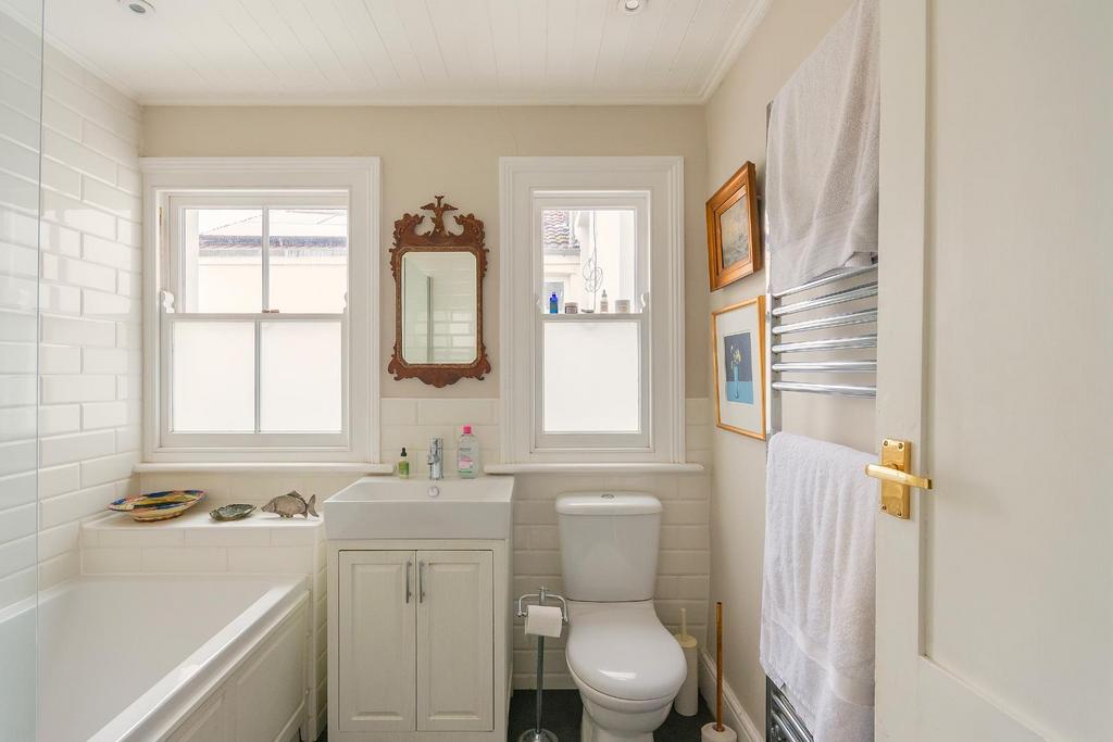 1 H1 RKE - Bathroom C.jpg