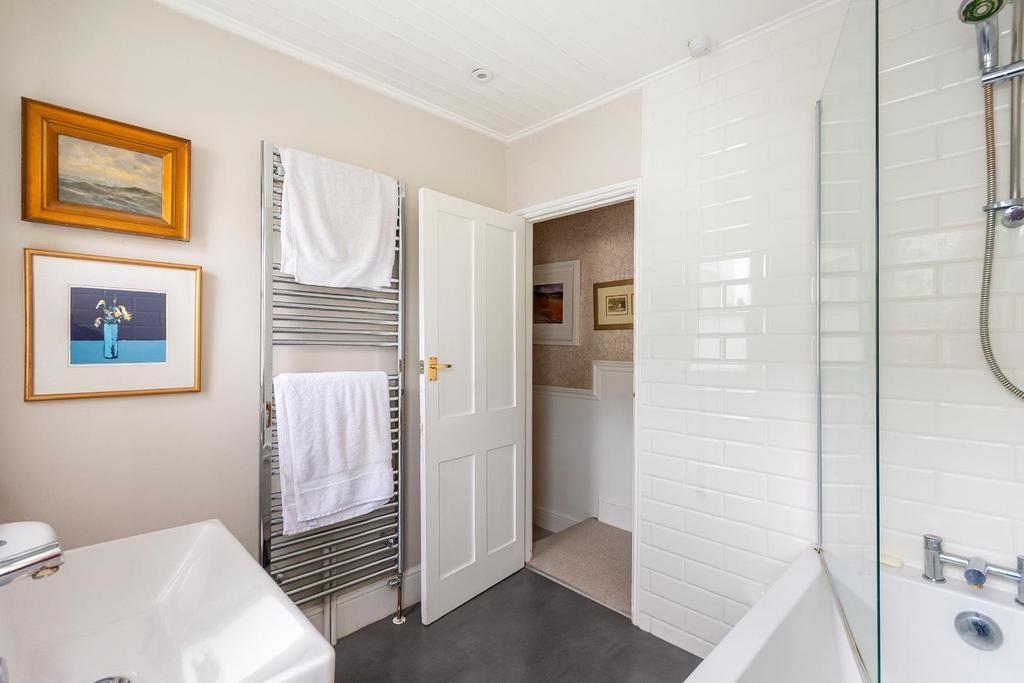 1 H1 RKE - Bathroom A.jpg