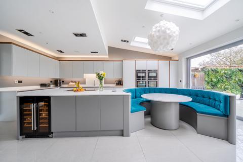 5 bedroom detached house for sale, Moorhayes Drive, Laleham, Staines-Upon-Thames, TW18
