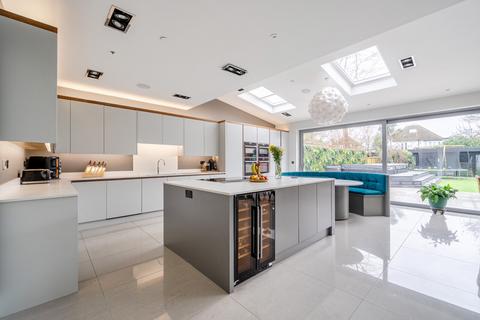 5 bedroom detached house for sale, Moorhayes Drive, Laleham, Staines-Upon-Thames, TW18