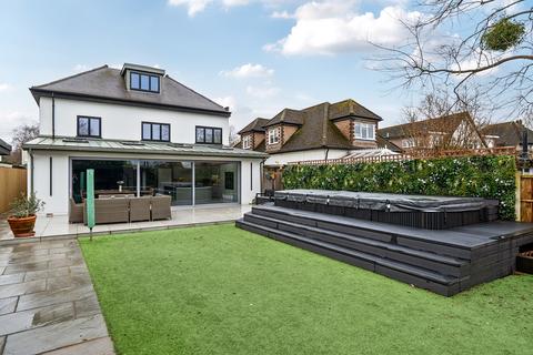 5 bedroom detached house for sale, Moorhayes Drive, Laleham, Staines-Upon-Thames, TW18