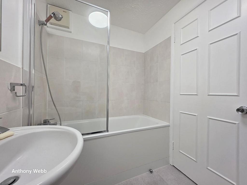 Bath/shower room