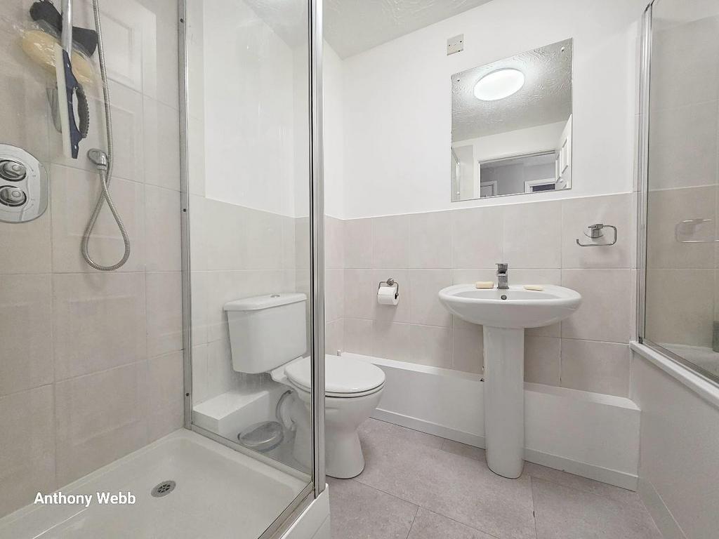 Bath/shower room