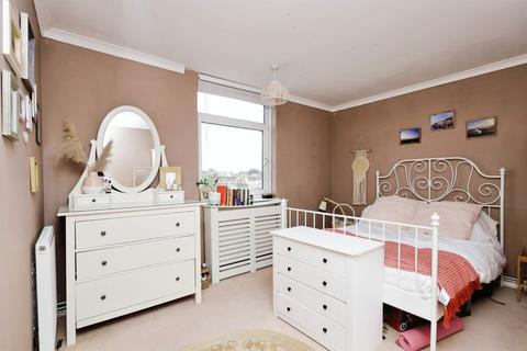 2 bedroom flat for sale, Upperton Road, Eastbourne