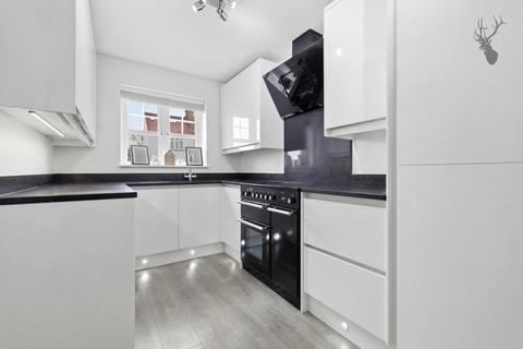4 bedroom detached house for sale, Bridge Hill, Epping
