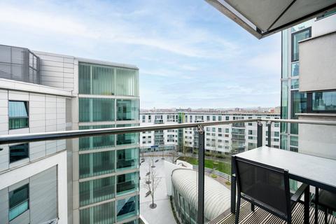 1 bedroom flat for sale, Empire Square, London Bridge, London, SE1