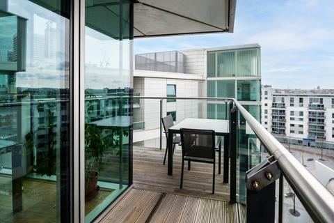 1 bedroom flat for sale, Empire Square, London Bridge, London, SE1