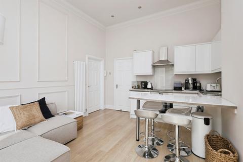 2 bedroom apartment for sale, Queens Gardens, Eastbourne