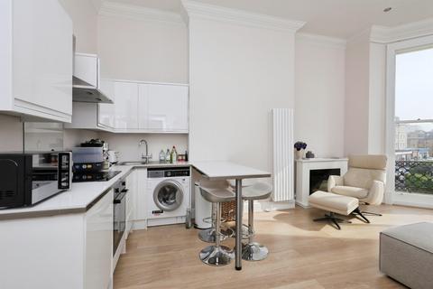 2 bedroom apartment for sale, Queens Gardens, Eastbourne
