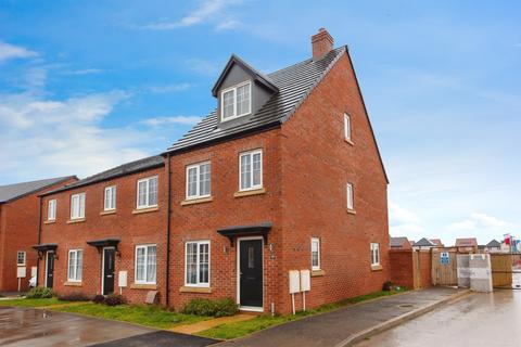 3 bedroom end of terrace house for sale, Burnham Way, Sleaford