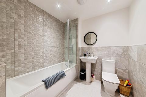 3 bedroom end of terrace house for sale, Burnham Way, Sleaford