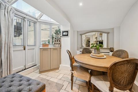 2 bedroom flat for sale, Queen's Gate Place, South Kensington, London
