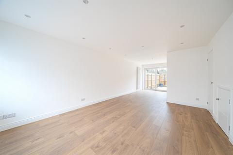 3 bedroom end of terrace house for sale, Enniskillen Road, Cambridge