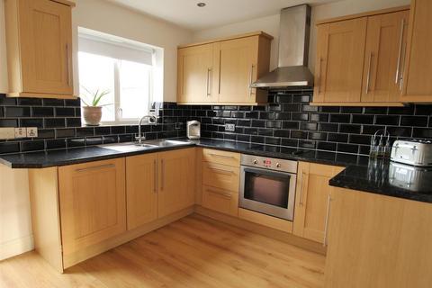 3 bedroom property to rent, Hudson Close, Malton, YO17