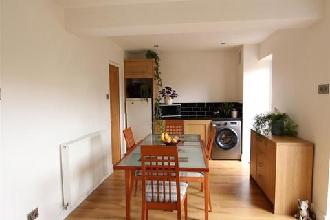 3 bedroom property to rent, Hudson Close, Malton, YO17