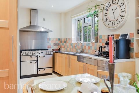 undefined, North Downs Crescent, New Addington, Croydon