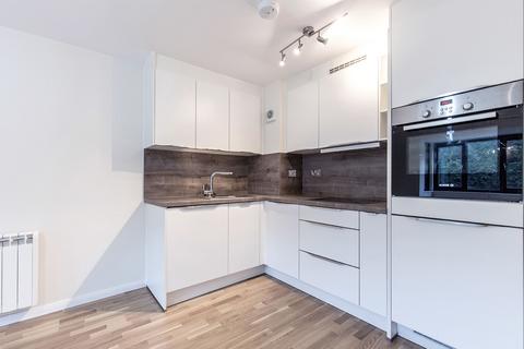 2 bedroom flat to rent, Lambert Court, Bushey Grove Road