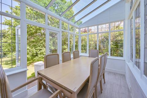 4 bedroom flat to rent, Armitage Road, Golders Green, London, NW11