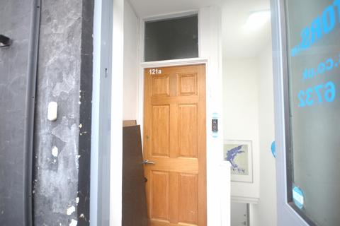 3 bedroom flat to rent, Ilford, IG4