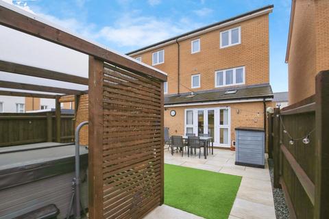 End of terrace house - Bentley Grove, Peterborough, Cambridgeshire, PE3