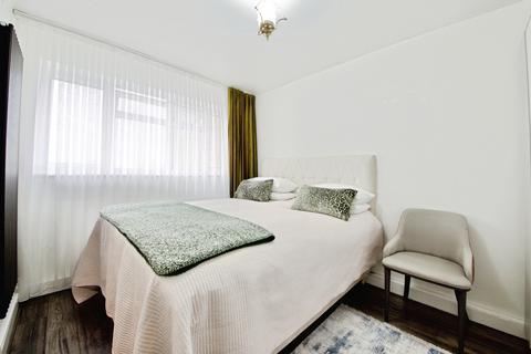 2 bedroom flat for sale, Windsor Court, LONDON, London, N14