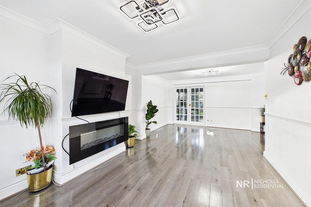 Lounge/Dining Room