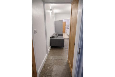 4 bedroom semi-detached house for sale, Empress Road, Loughborough, LE11