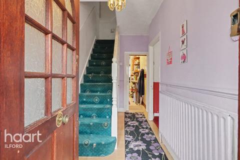 3 bedroom semi-detached house for sale, Geneva Gardens, ROMFORD