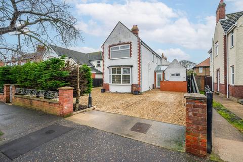 3 bedroom detached house for sale, Balmoral Avenue, Great Yarmouth