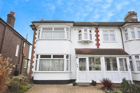3 bedroom end of terrace house for sale, Stanley Avenue, Romford