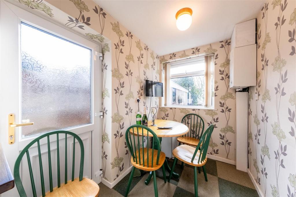5 Hough Lane-002.jpg