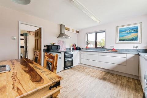 3 bedroom detached bungalow for sale, Manitoba Gardens, Cullompton