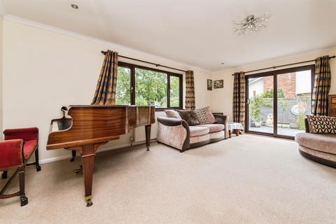 undefined, Manitoba Gardens, Cullompton