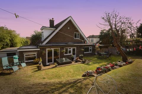 4 bedroom detached house for sale, Summerfield Grove, Shipley BD17
