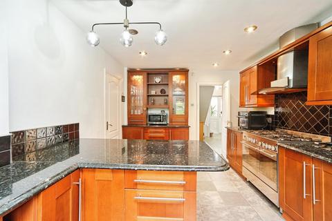 4 bedroom detached house for sale, Summerfield Grove, Shipley BD17