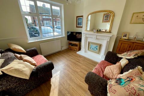 2 bedroom terraced house for sale, Gardenia Avenue, Luton, Bedfordshire, LU3 2NR