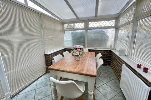 2 bedroom terraced house for sale, Gardenia Avenue, Luton, Bedfordshire, LU3 2NR
