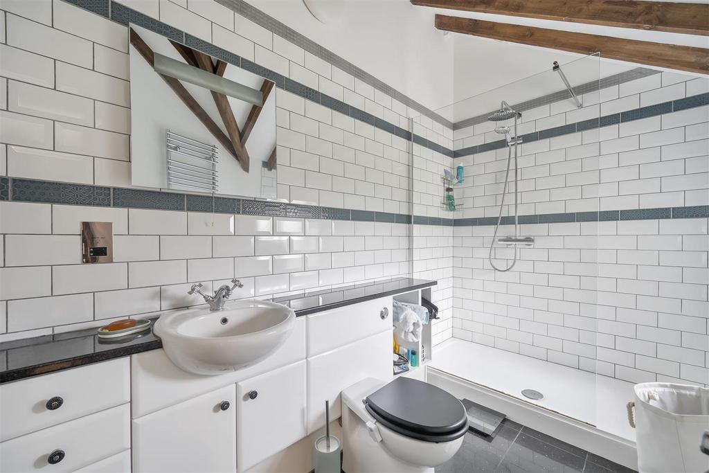En-suite to Bedroom 2