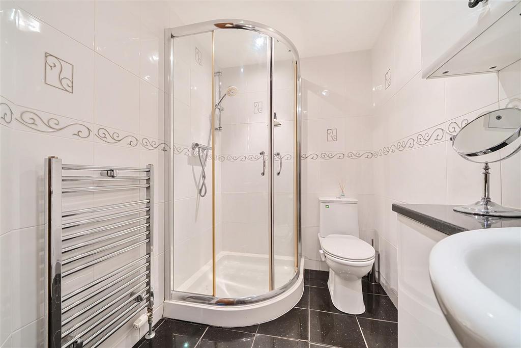 En-suite to Bedroom 3